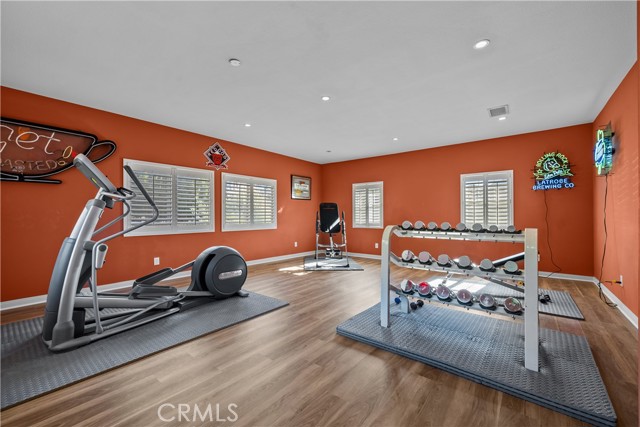 Detail Gallery Image 39 of 61 For 15355 Michael Crest Dr, Canyon Country,  CA 91387 - 5 Beds | 3/1 Baths