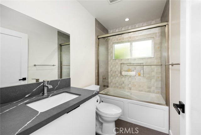 914 N Catalina Street, Burbank CA: https://media.crmls.org/medias/ac66c3f4-ef4e-479d-91d6-d524b03bda89.jpg
