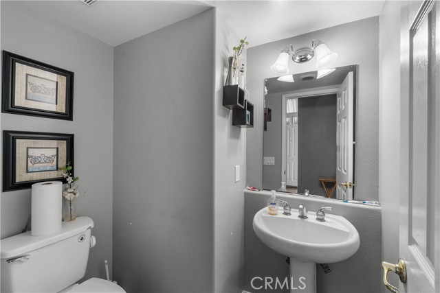 Detail Gallery Image 2 of 40 For 26426 Cardinal Dr, Canyon Country,  CA 91387 - 5 Beds | 4 Baths