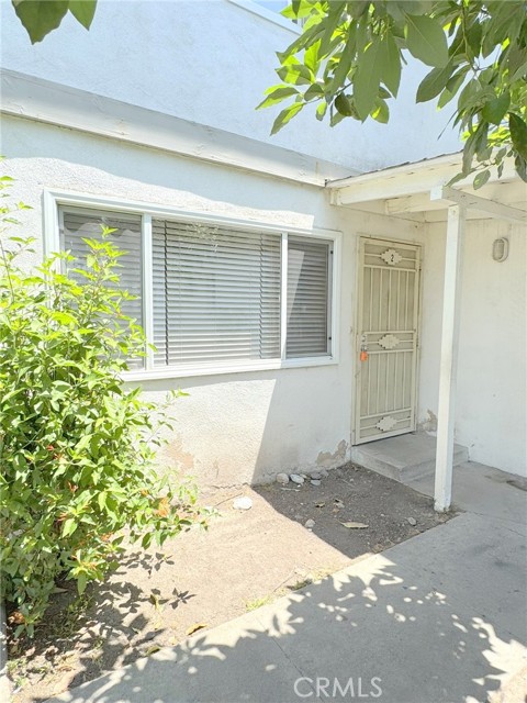 305 Orchid Lane, Pomona CA: https://media.crmls.org/medias/ac676a62-51c9-4946-8cdf-531047aab283.jpg