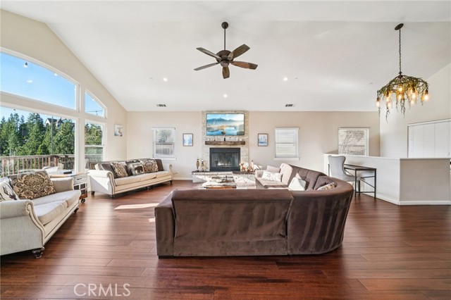 Detail Gallery Image 9 of 56 For 26845 Modoc Ln, Lake Arrowhead,  CA 92352 - 4 Beds | 3/1 Baths