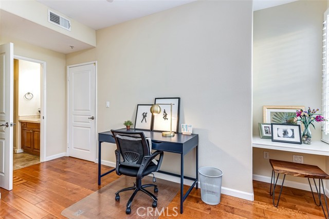 Detail Gallery Image 11 of 30 For 3221 Watermarke Pl, Irvine,  CA 92612 - 2 Beds | 2 Baths