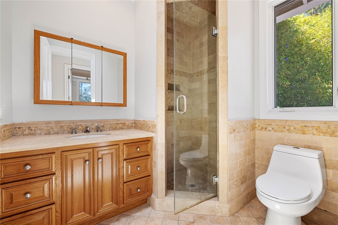 Detail Gallery Image 33 of 35 For 4921 Palomar Dr, Tarzana,  CA 91356 - 5 Beds | 3/1 Baths