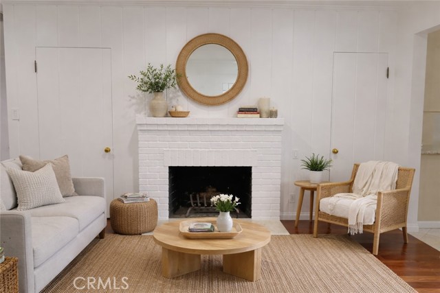 Detail Gallery Image 15 of 23 For 5517 Woodman Ave., Sherman Oaks,  CA 91401 - 4 Beds | 3 Baths