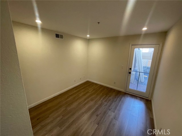 Detail Gallery Image 12 of 14 For 116 W Maple St #6,  Glendale,  CA 91204 - 3 Beds | 2 Baths