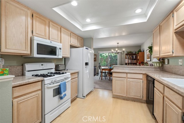 13562 Mahogany Place, Tustin CA: https://media.crmls.org/medias/ac6bd73d-7ce3-4638-9e94-1cf7b9570ffb.jpg
