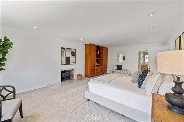 6451 E Shire Way, Long Beach CA: https://media.crmls.org/medias/ac6ca3aa-cb09-487b-8311-5299046607f7.jpg