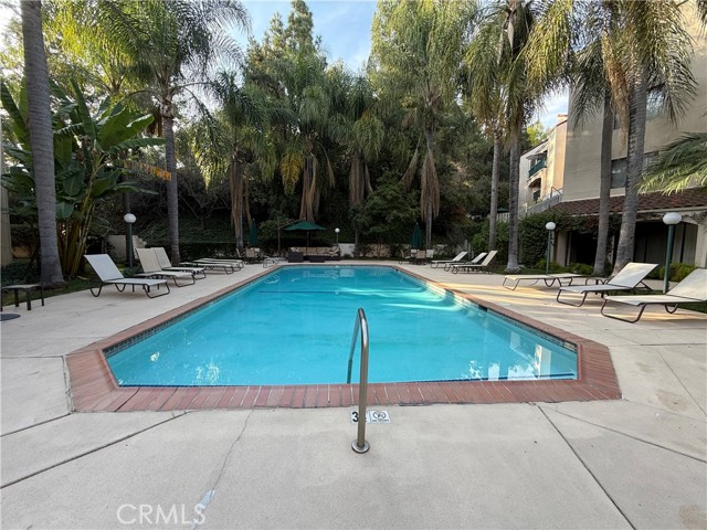 Detail Gallery Image 4 of 33 For 4200 via Arbolada #120,  Los Angeles,  CA 90042 - 2 Beds | 2 Baths