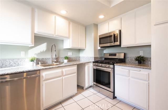 18202 Kingsdale Avenue, Redondo Beach, California 90278, 2 Bedrooms Bedrooms, ,1 BathroomBathrooms,Residential,Sold,Kingsdale,WS22015615