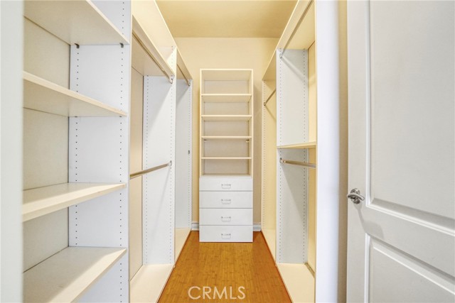 Detail Gallery Image 17 of 38 For 11923 Darlington Ave #302,  Los Angeles,  CA 90049 - 3 Beds | 3 Baths