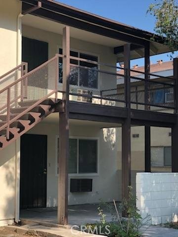 Beautiful remodeled 2 bedrooms 2 bath condo.   Located in the heart of the city, this beautifully redone home includes all wood/laminate flooring, remodeled kitchen, remodeled baths, remodeled paint, a backyard, and detached garage.  A front porch provides a secondary outdoor space.  Close to shopping, entertainment, transportation corridors and restaurants.