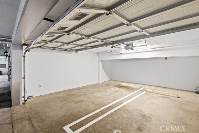 Detail Gallery Image 5 of 39 For 4845 Elmwood #C,  Los Angeles,  CA 90004 - 3 Beds | 3 Baths