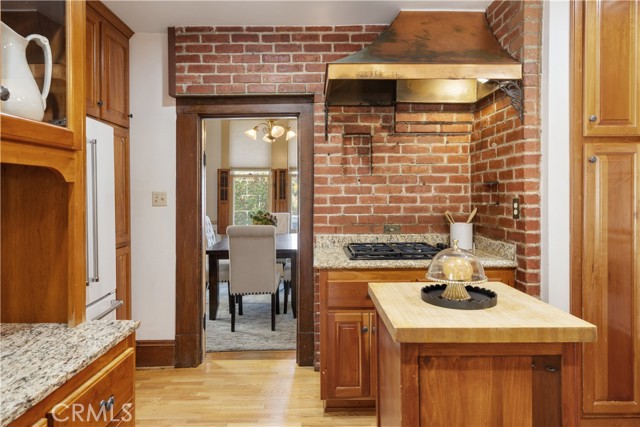 211 E Virginia Avenue, Glendora CA: https://media.crmls.org/medias/ac6f3138-25e4-4acd-b881-169ac562fb28.jpg