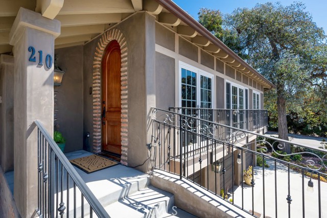 Detail Gallery Image 4 of 75 For 210 Barlow Ln, Morro Bay,  CA 93442 - 9 Beds | 5/1 Baths