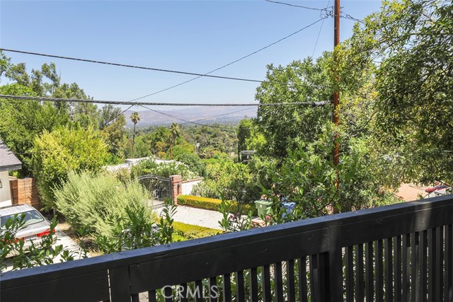 22526 Cass Avenue, Woodland Hills CA: https://media.crmls.org/medias/ac6f9486-9eea-4fcc-8386-4bb545d411b3.jpg