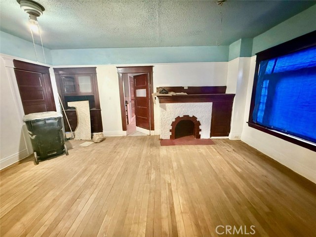 Detail Gallery Image 4 of 23 For 860 W 54th, Los Angeles,  CA 90037 - 4 Beds | 3 Baths