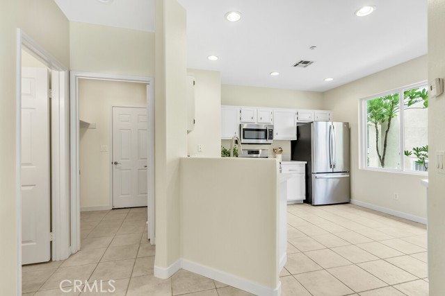 6118 Citracado Circle, Carlsbad CA: https://media.crmls.org/medias/ac701099-6e9b-4acc-b3a9-ad4d95278de7.jpg