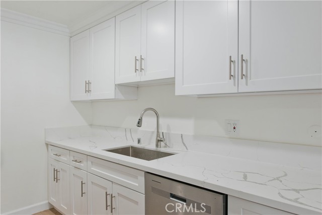 Detail Gallery Image 2 of 25 For 5415 Newcastle Ave #18,  Encino,  CA 91316 - 3 Beds | 2 Baths