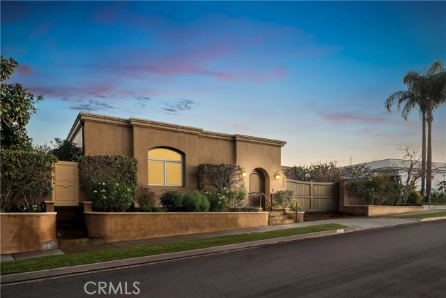 Detail Gallery Image 4 of 46 For 1038 Santiago Dr, Newport Beach,  CA 92660 - 3 Beds | 2/1 Baths