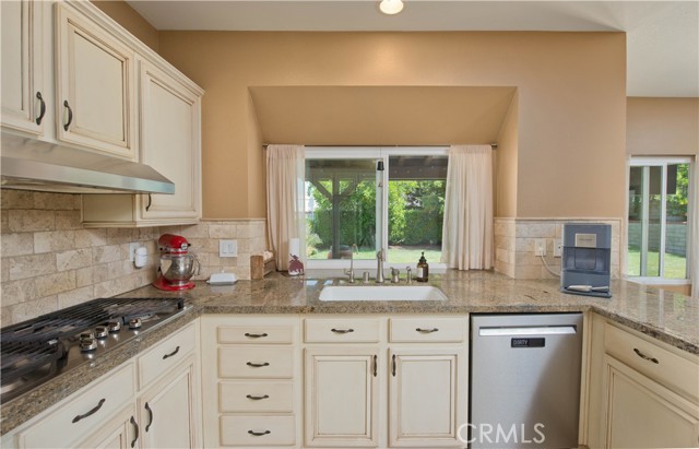 Detail Gallery Image 7 of 36 For 22447 Poplar St, Saugus,  CA 91390 - 4 Beds | 3 Baths