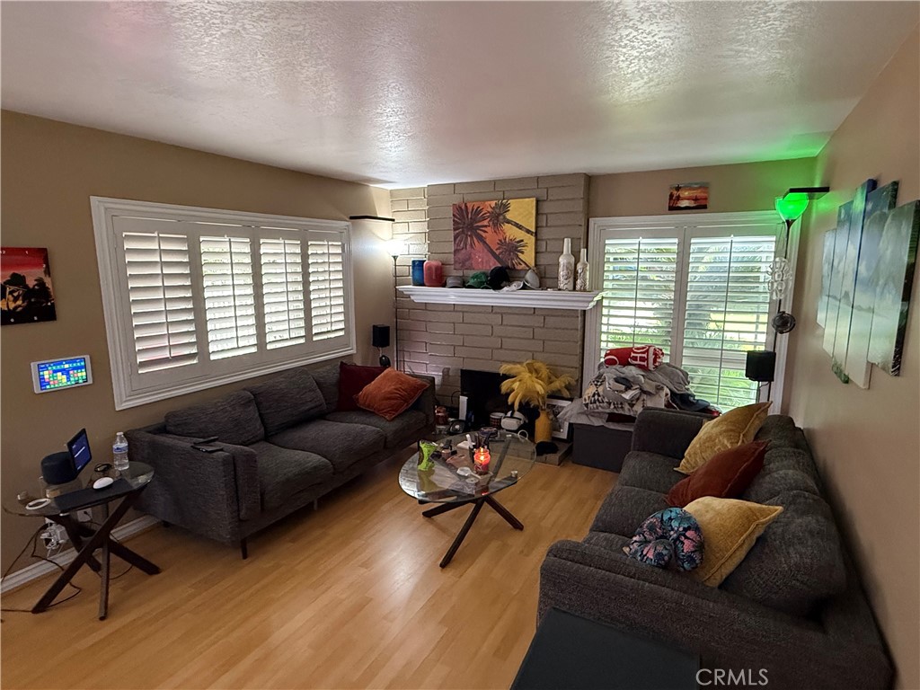 https://media.crmls.org/medias/ac72009a-1751-4029-82ae-95b2bb9d49cf.jpg?preset=X-Large