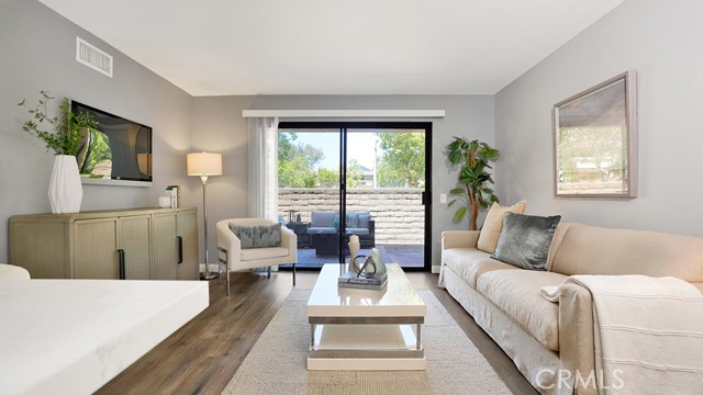 25191 Oak Canyon Lane, Lake Forest CA: https://media.crmls.org/medias/ac72fb42-0be0-4133-9bc5-22f856f7259e.jpg