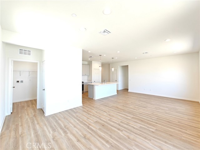 Detail Gallery Image 5 of 17 For 20154 Patchfield Dr, Riverside,  CA 92507 - 3 Beds | 2 Baths