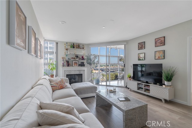 171 N Church Lane, Los Angeles CA: https://media.crmls.org/medias/ac74edb9-f276-4f74-90d2-cfbf795d4626.jpg
