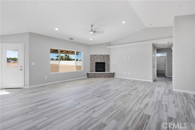 Detail Gallery Image 14 of 51 For 9028 8th Ave, Hesperia,  CA 92345 - 4 Beds | 2/1 Baths