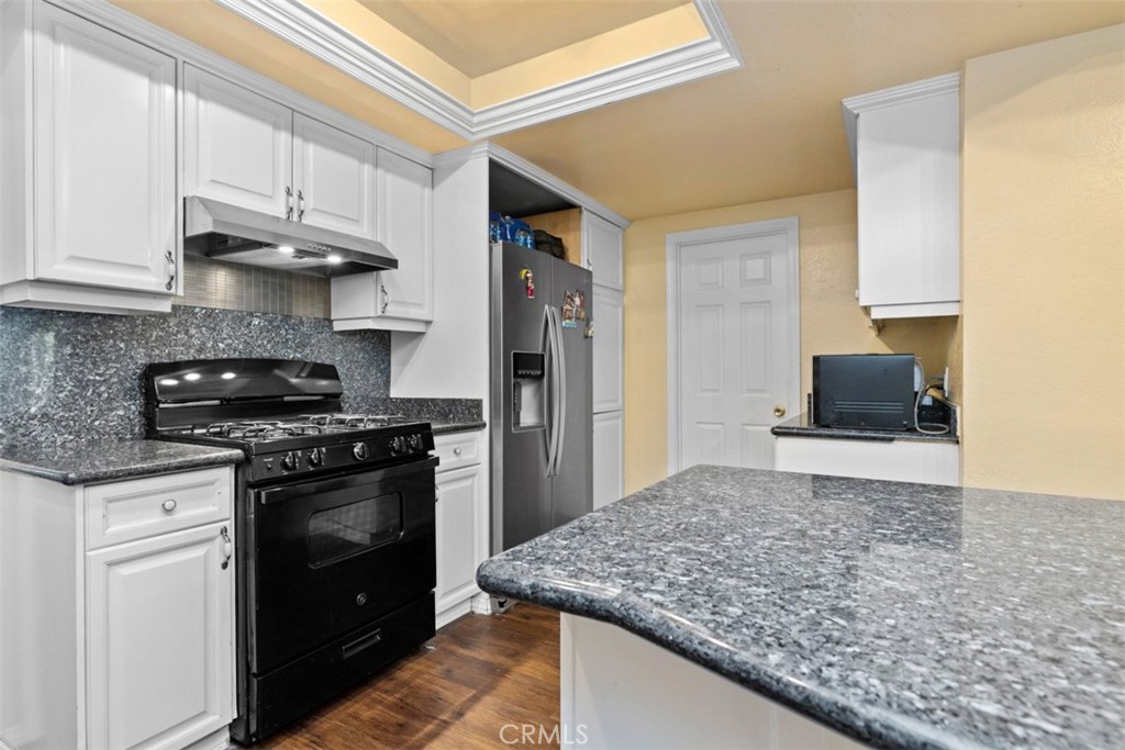 1523 W 12th Street