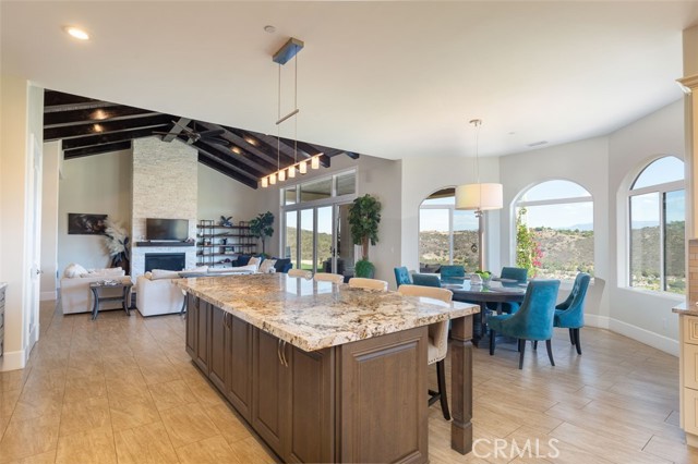 Detail Gallery Image 10 of 55 For 2260 Panoramic, Vista,  CA 92084 - 3 Beds | 5/1 Baths