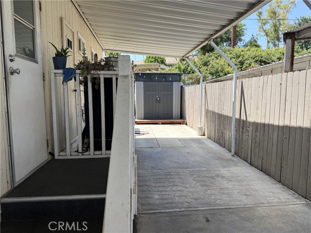5803 Mission Blvd Boulevard, Jurupa Valley CA: https://media.crmls.org/medias/ac764884-a6c3-450b-98af-60593c667a3d.jpg