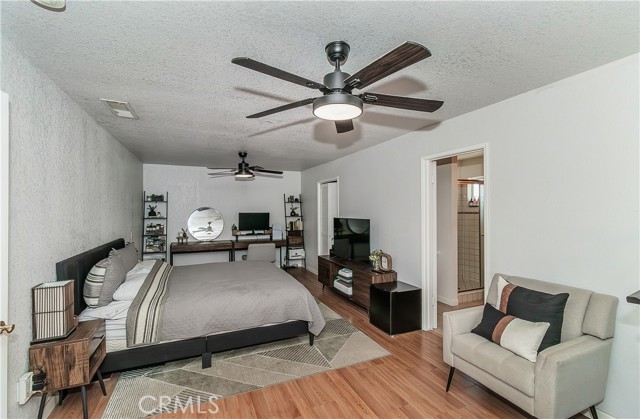 1492 W Sumner Avenue, Fresno CA: https://media.crmls.org/medias/ac76e739-ca29-4d96-a0e5-a174492632e5.jpg