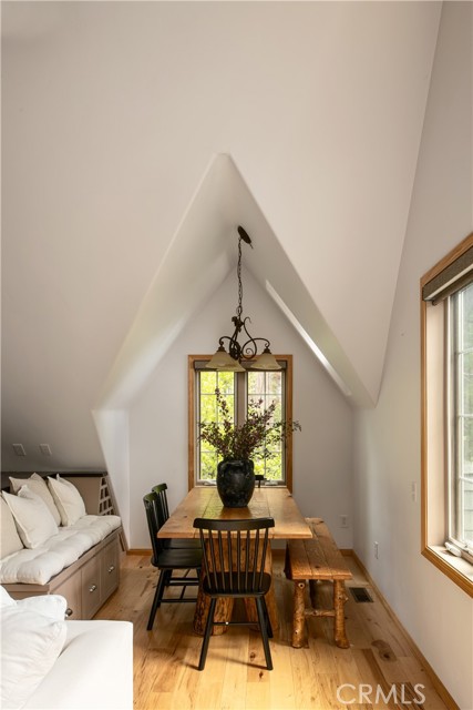 Detail Gallery Image 10 of 38 For 313 John Muir Rd, Lake Arrowhead,  CA 92352 - 3 Beds | 2/2 Baths