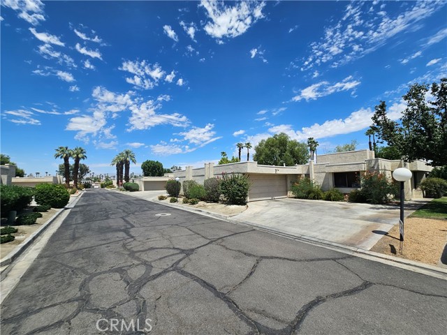 Detail Gallery Image 2 of 10 For 280 via Reneca, Palm Desert,  CA 92260 - 2 Beds | 2 Baths