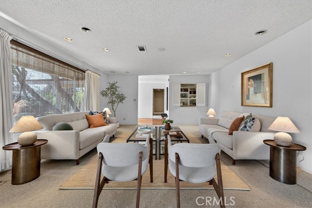 Detail Gallery Image 11 of 74 For 5867 E Club View, Fresno,  CA 93727 - 4 Beds | 2/1 Baths