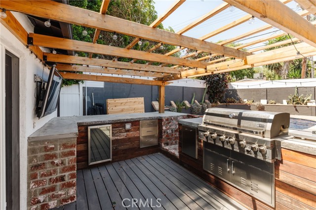 4741 Santa Lucia Drive, Woodland Hills CA: https://media.crmls.org/medias/ac789d04-bfb9-48d6-837b-0f08500f163c.jpg