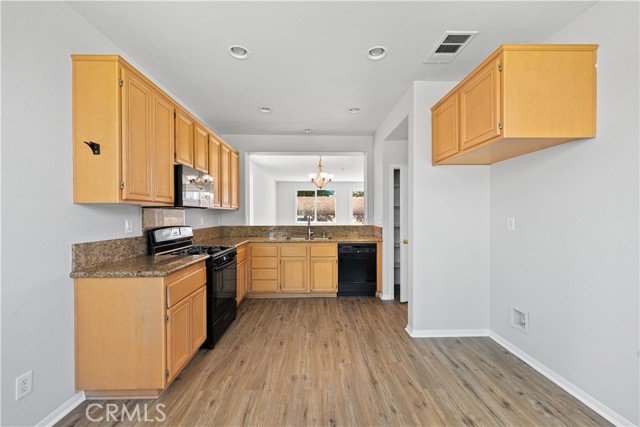 Detail Gallery Image 17 of 32 For 36521 Silverado Dr, Palmdale,  CA 93550 - 3 Beds | 2 Baths