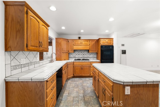 Image 7 of 46 For 31686 Luring Pines Circle