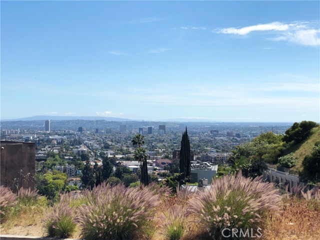 7828 W Granito Drive, Los Angeles CA: https://media.crmls.org/medias/ac7b8814-bbbe-47fa-ac02-4cf3073785ee.jpg