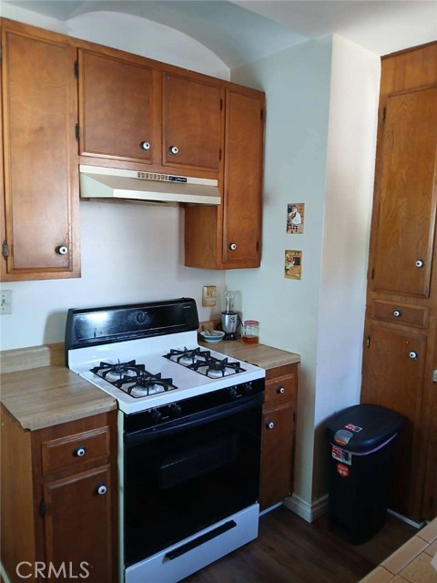 Image 2 of 11 For 2184 Cedar Avenue