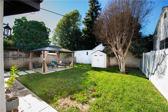 Detail Gallery Image 12 of 52 For 13608 Bassett St, Valley Glen,  CA 91405 - 6 Beds | 4 Baths