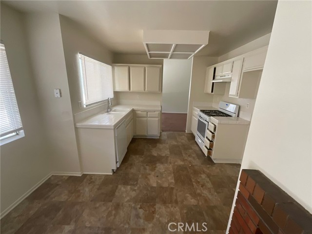 Detail Gallery Image 3 of 23 For 11885 Albion Way, Moreno Valley,  CA 92557 - 3 Beds | 2/1 Baths