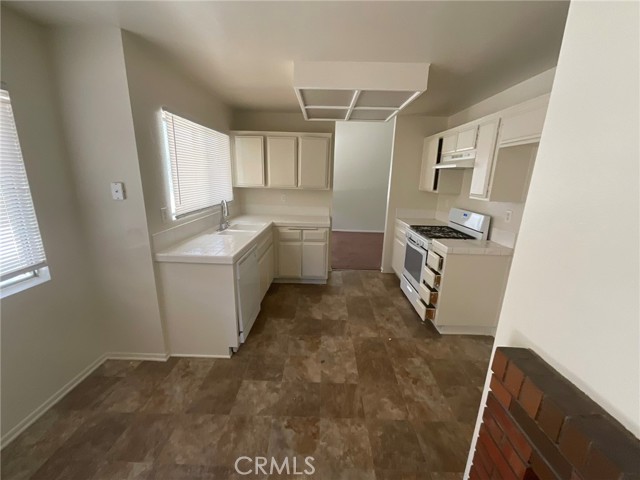 Detail Gallery Image 3 of 23 For 11885 Albion Way, Moreno Valley,  CA 92557 - 3 Beds | 2/1 Baths