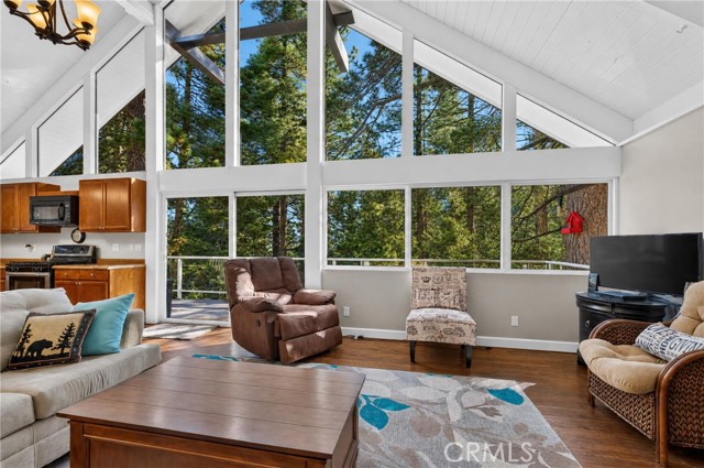 26485 Sugar Cone Ln., Twin Peaks, CA 92391