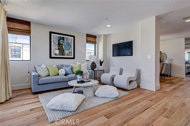 Sitting area off family room