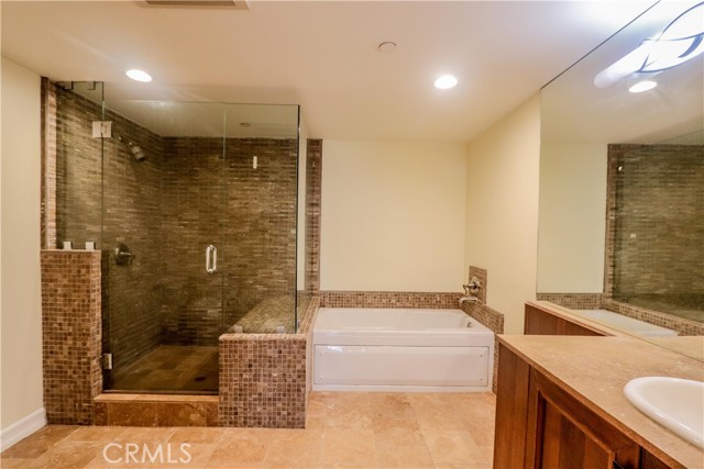 Detail Gallery Image 17 of 29 For 1420 S Bundy Dr #105,  Los Angeles,  CA 90025 - 3 Beds | 2 Baths