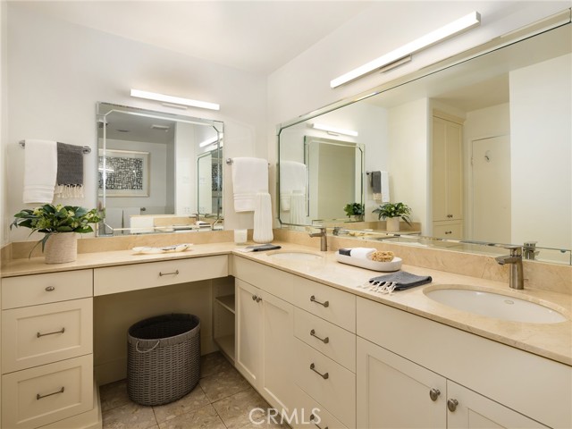 210 The Village, Redondo Beach, California 90277, 2 Bedrooms Bedrooms, ,1 BathroomBathrooms,Residential,For Sale,The Village,SB25027886