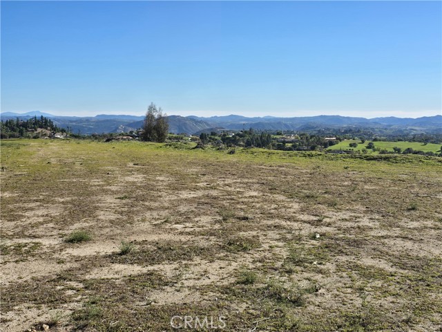 1387 Las Vistas Road, Fallbrook CA: https://media.crmls.org/medias/ac81c9ba-a183-4e86-b243-2877e92b5a77.jpg