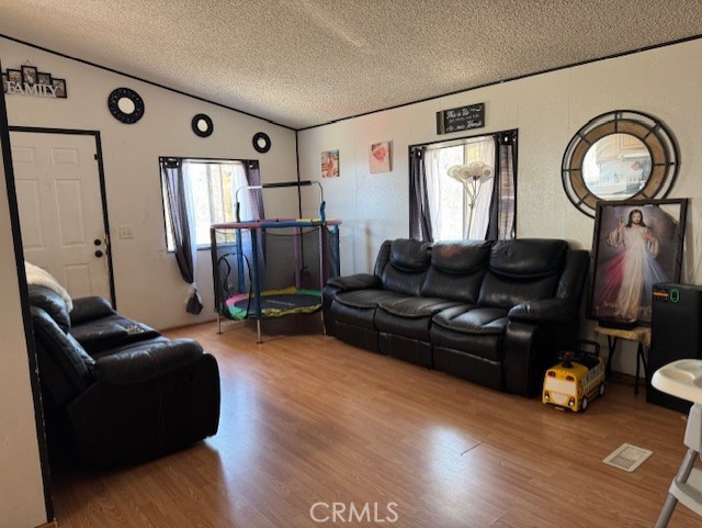 Detail Gallery Image 7 of 8 For 24425 Woolsey Canyon Road #196,  West Hills,  CA 91304 - 3 Beds | 2 Baths